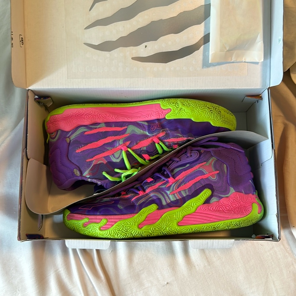 Lamelo ball mb03 toxic size 9.5